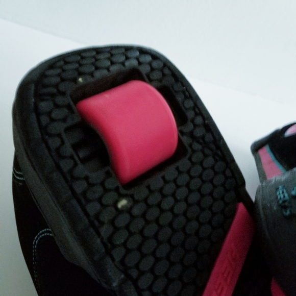 ❌SOLD❌ Vintage Black And Hot Pink Heelys Skate Shoes - Picture 3 of 10